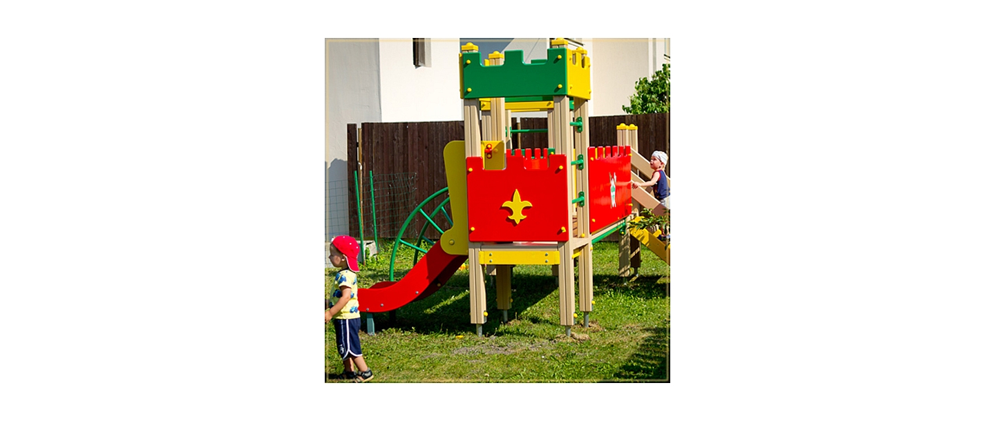 The playground is equipped &quot;KSIL&quot;