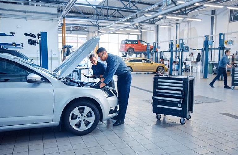 Foto: Auto diagnostika; autors: https://www.shutterstock.com/g/gorodenkoff