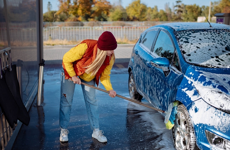Foto: Auto mazgāšana; autors: https://www.shutterstock.com/g/Malysh_ph